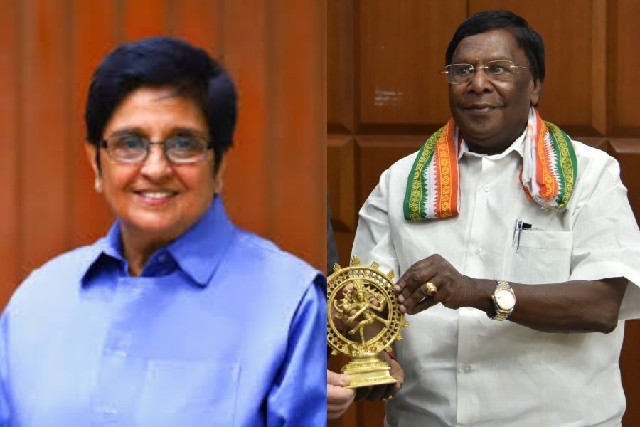 Protest against Lt.Gov Kiran Bedi by Puducherry Chief Minister
